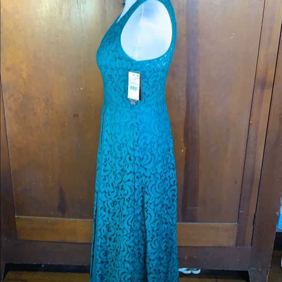 AQUA Lace Deep V Halter Gown NWT - Picture 4 of 7